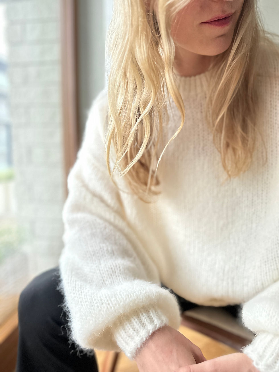 Miniatura: SWETER Z ALPAKI I MERINO Z DZWONKOWYM RĘKAWEM
