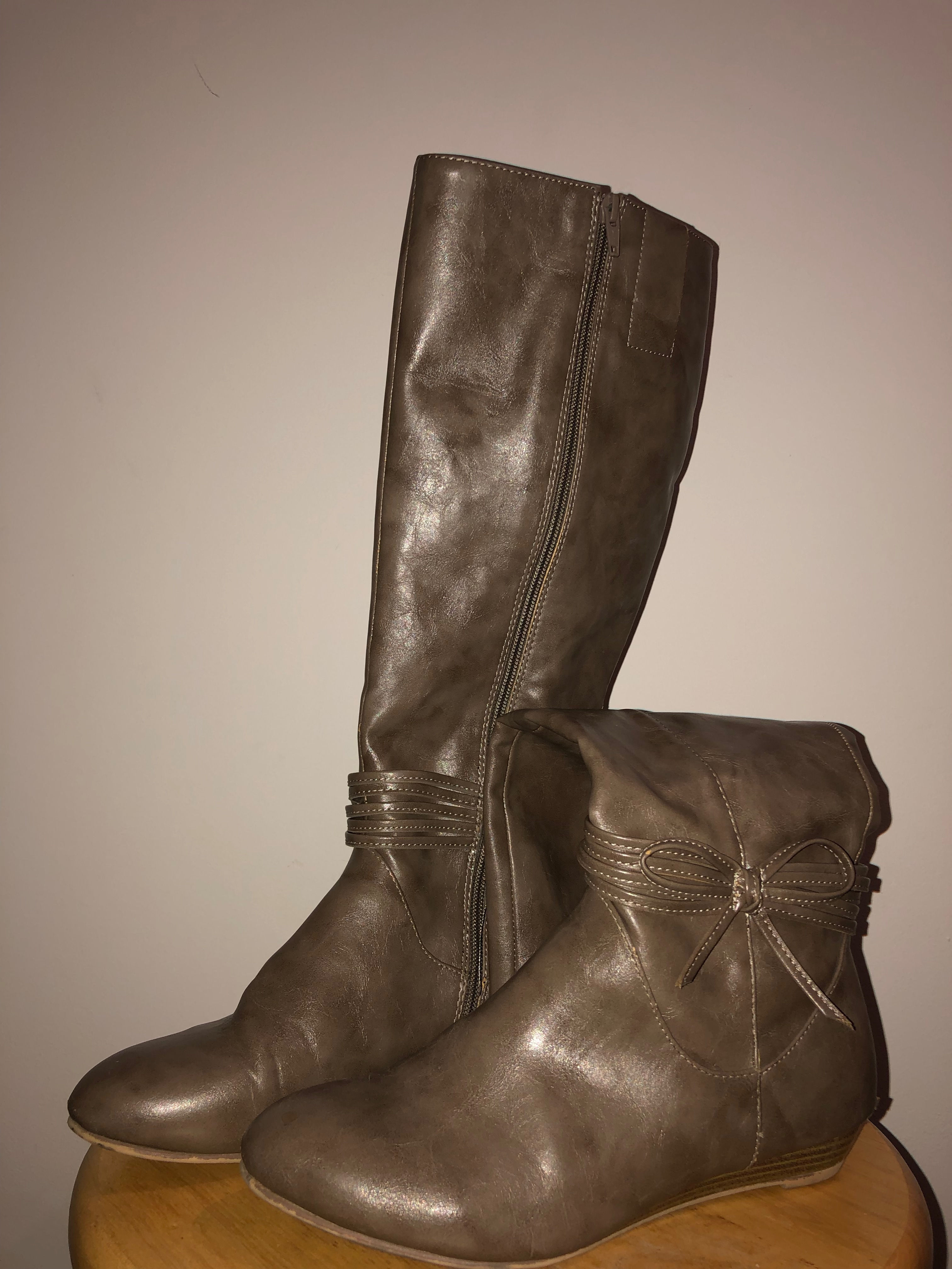 Size 7 beige-grey long boots