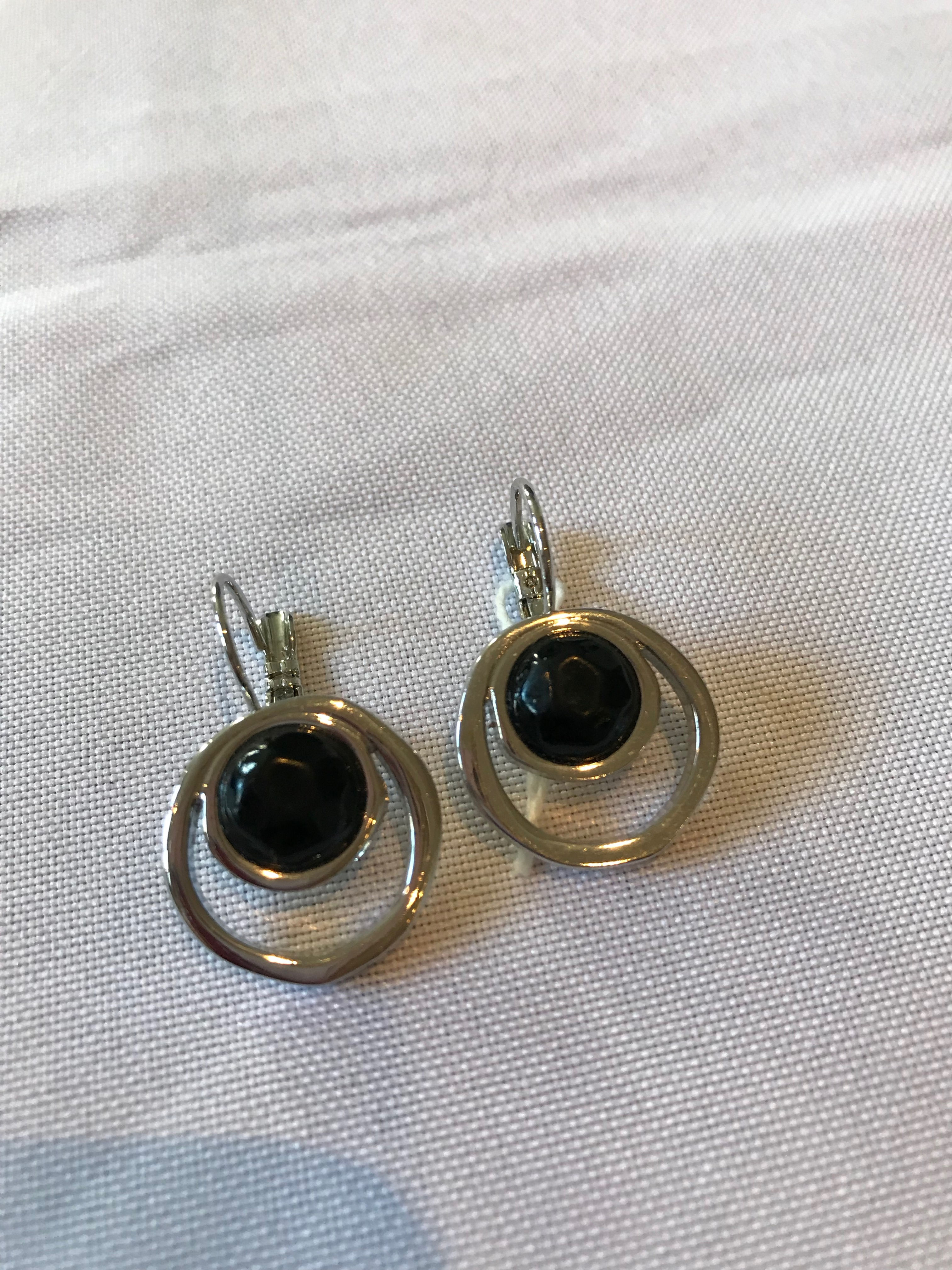 Black and gold earring