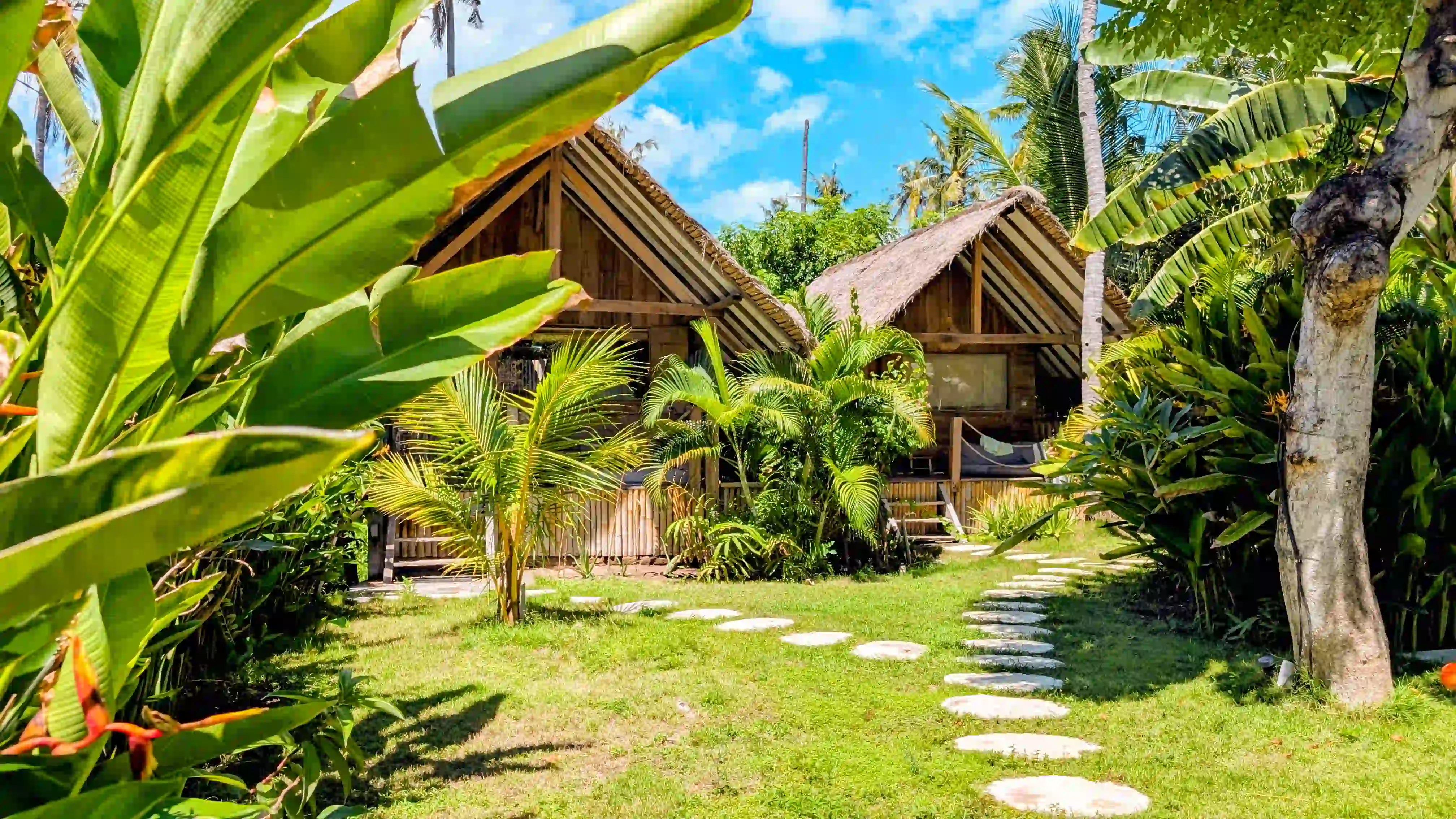gili air accommodation close to place to watch cinema