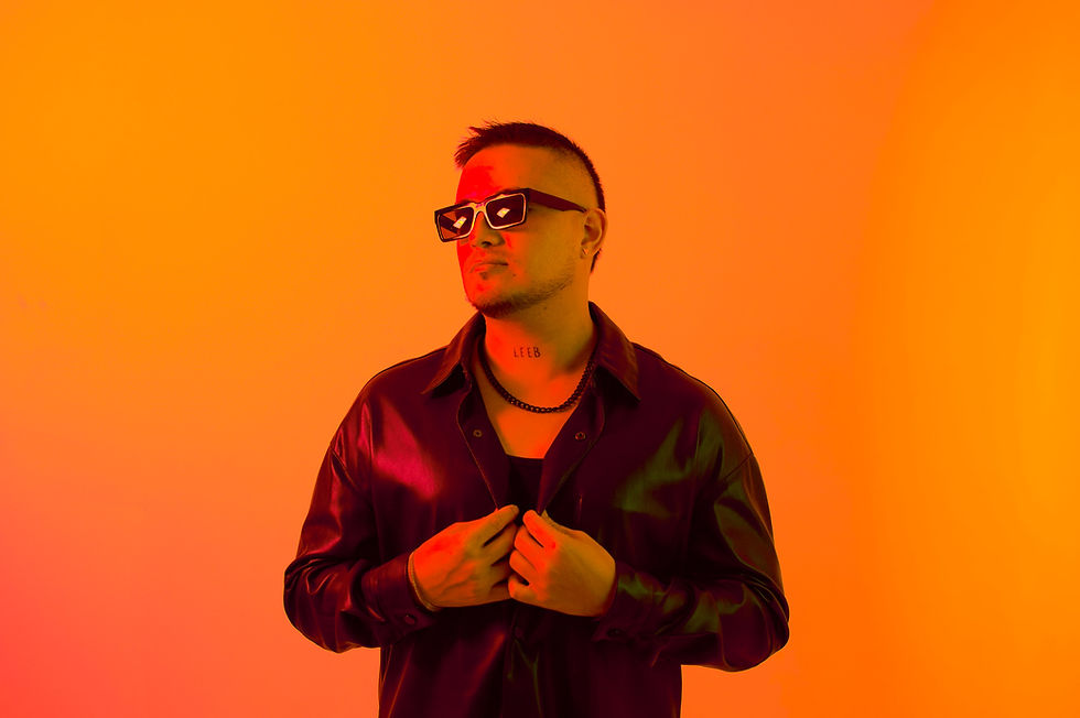 LEEB con grandes artistas y talentos internacionales