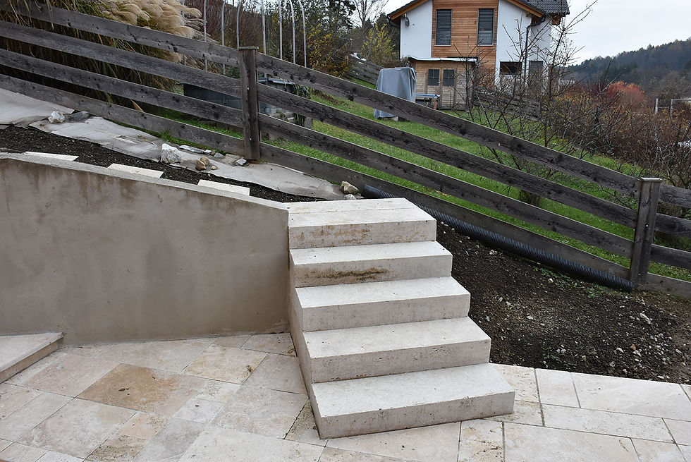 Errichten einer Treppe - Blockstufen, Travertin