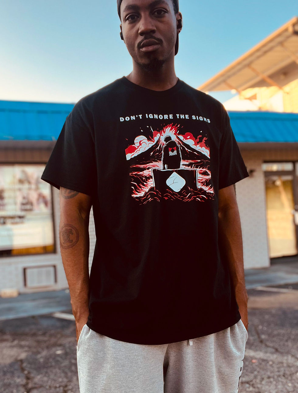 Miniatura: ENVOY SIGNS S/S TEE - BLACK