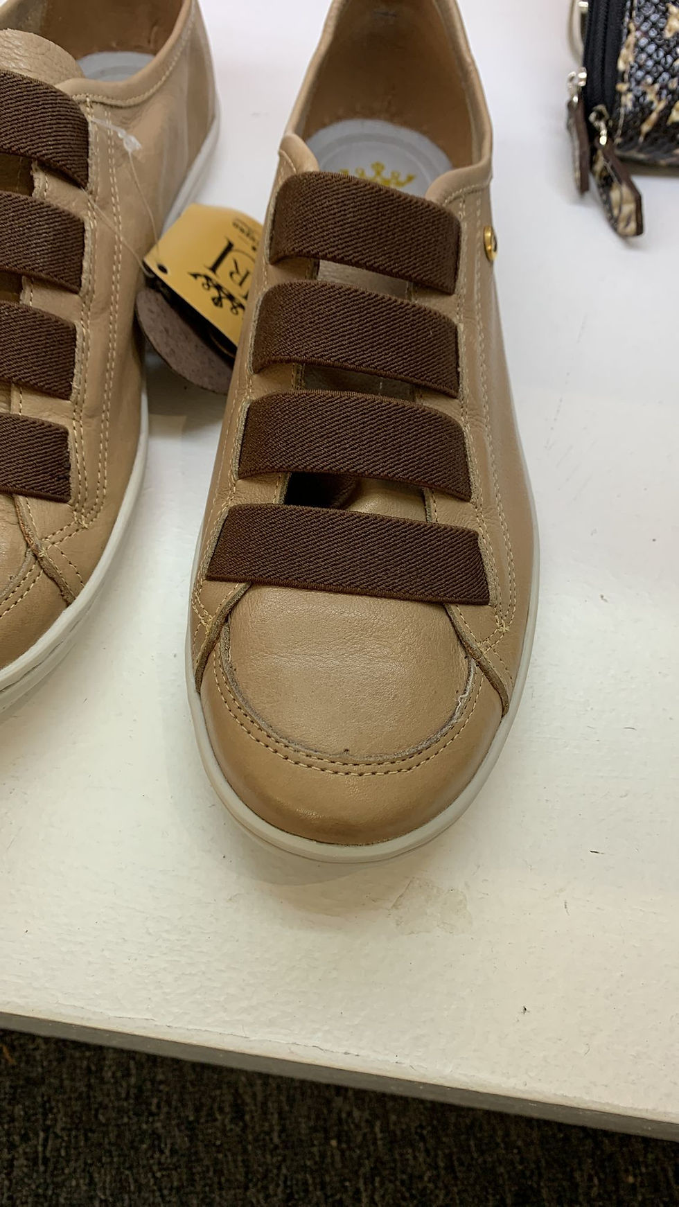 Miniatura: Zapatilla cuero elástico ancho