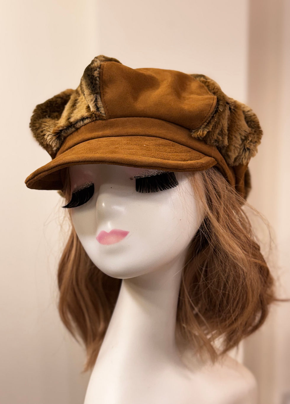 Miniaturbild: Suede and Faux Fur Newsboy Cap