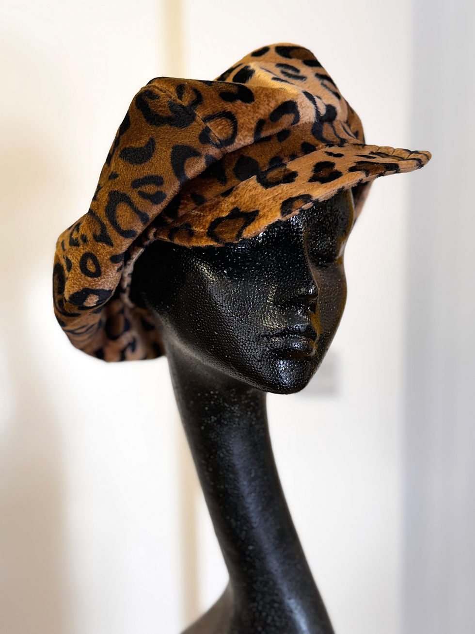 Miniatura: Leopard print oversized Fur Bakerboy Cap