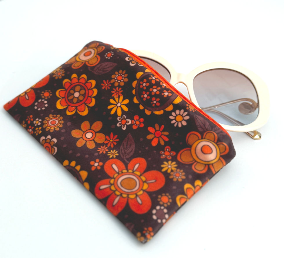 Miniaturebillede: 70's Cream Sunglasses and Floral Case