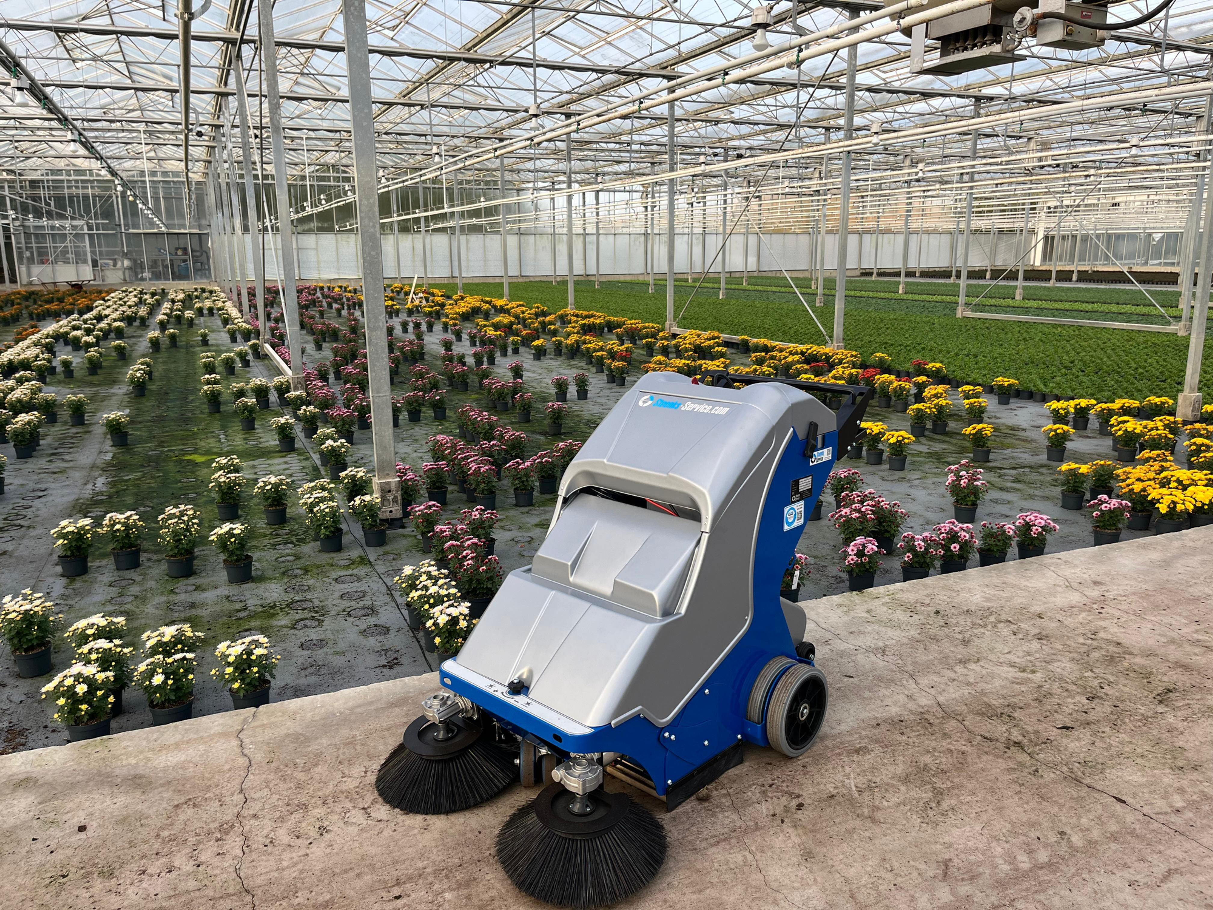 Steenks weedmat sweeping and vacuum machine cleaning a greenhouse floor