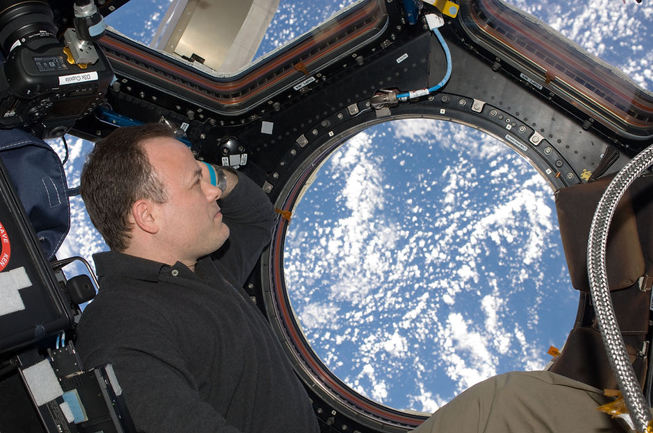 1.7mb-Ron-Garan_aboard-ISS-photo-credit-