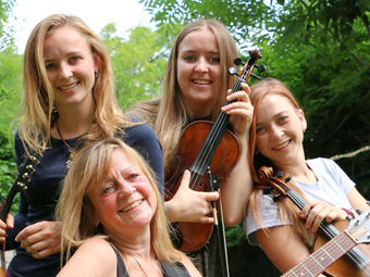 ARCHIV//SPRING STRINGS - Galeriekonzert mit Lily & Co