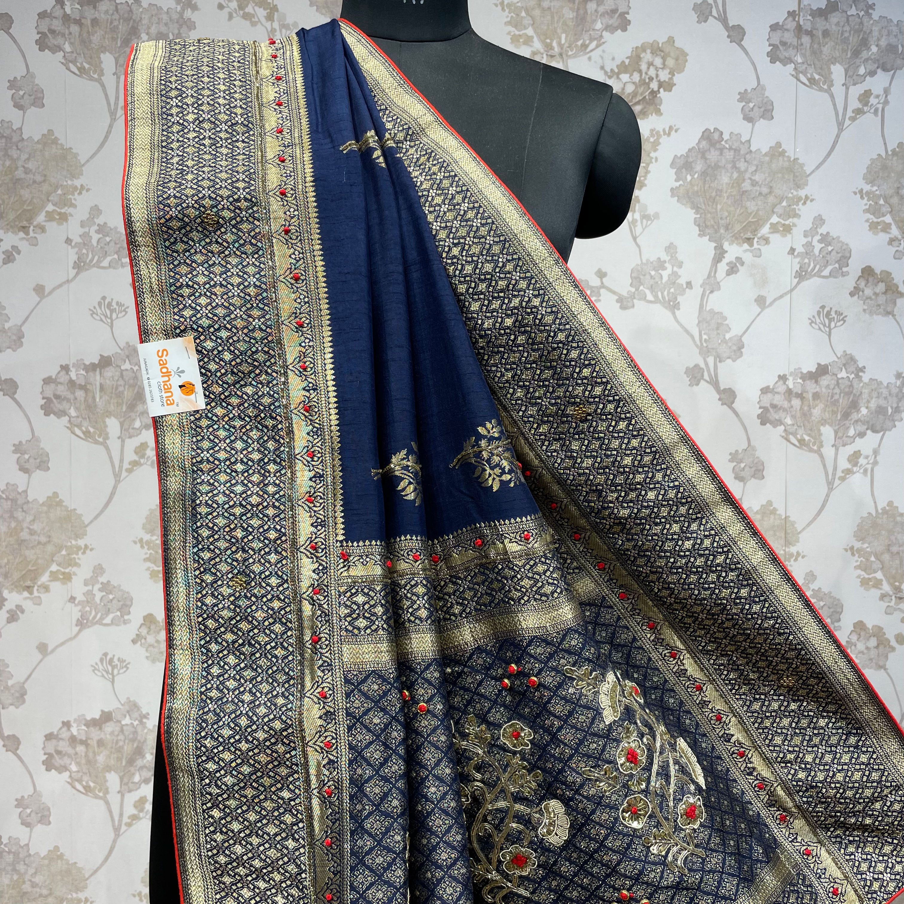Dola Silk x Hand Embroidery