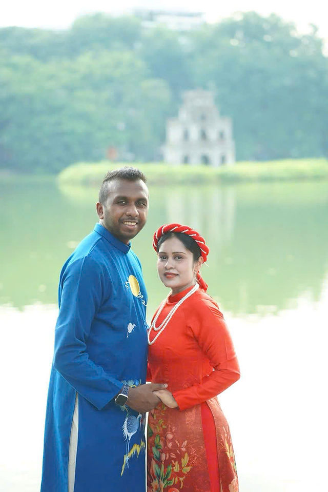 ao dai couple Hoan Kiem