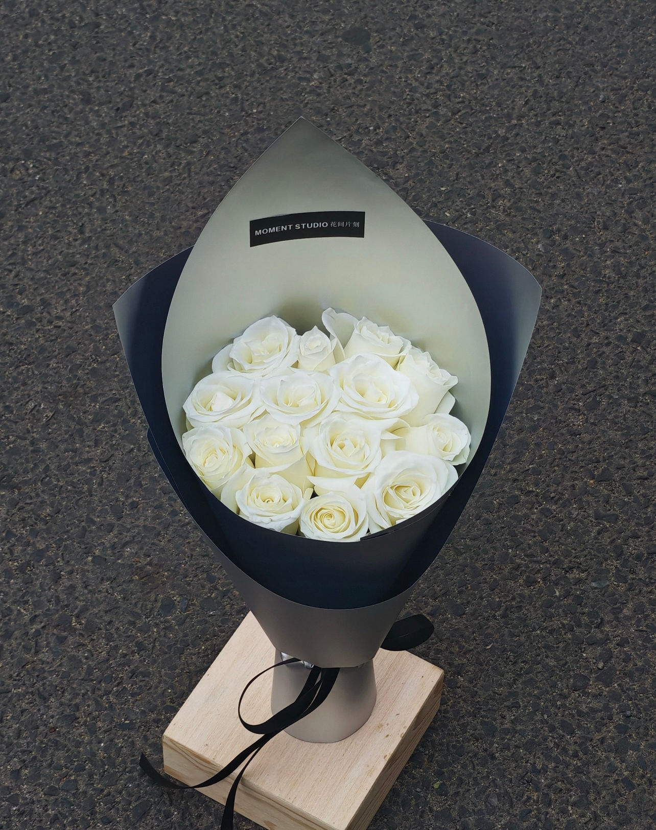 Pure Elegance – White Rose Bouquet