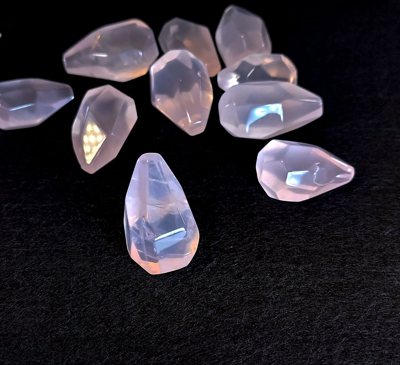 rose-quartz-gemmy-stones