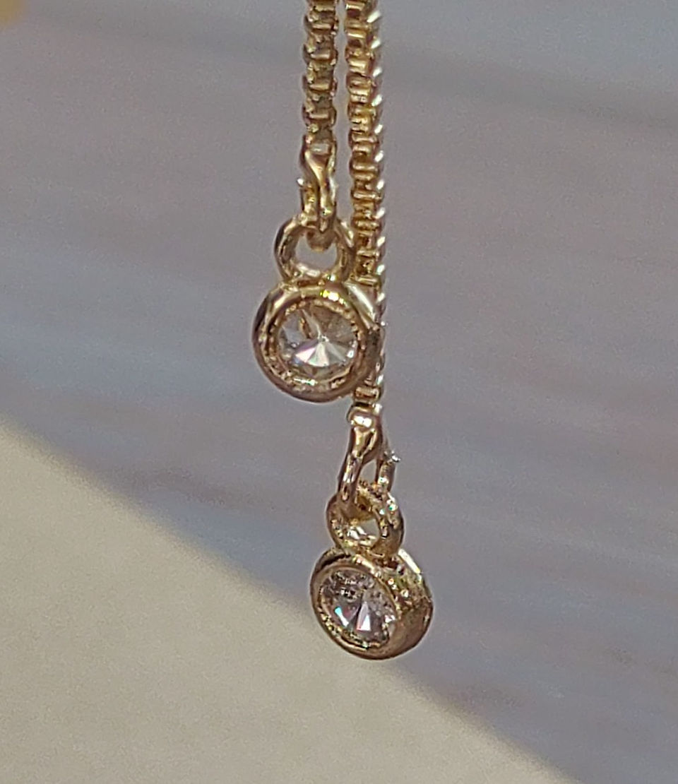https://www.prismaticca.ae/product-page/fine-raw-crystal-bracelet