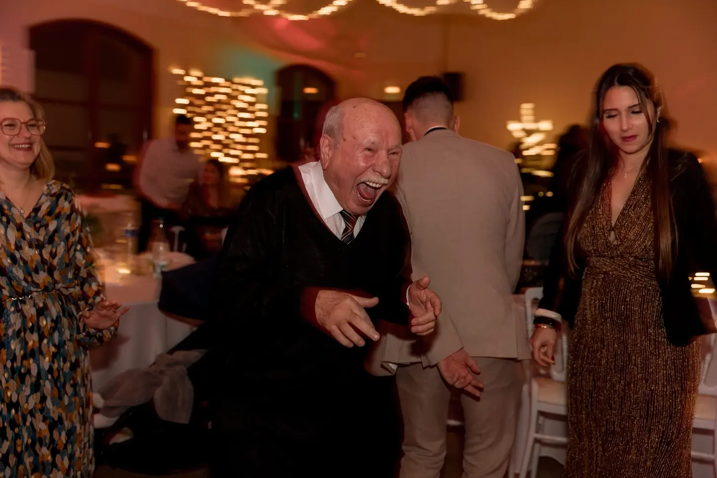 photographe de mariage à la rochelle photo de soirée rigolote et fun