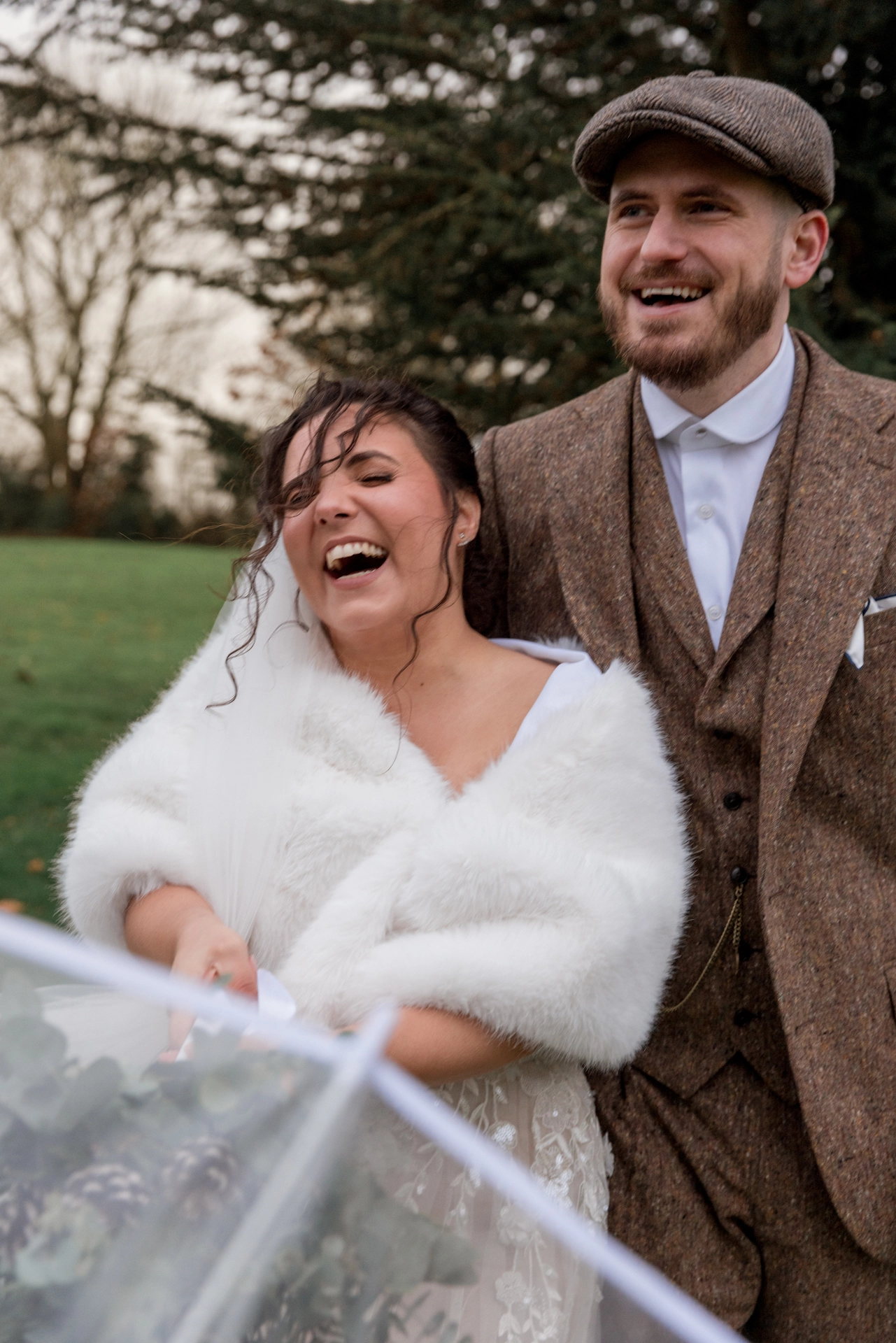 photographe de mariage a la rochelle et nouvelle aquitaine sous la pluie