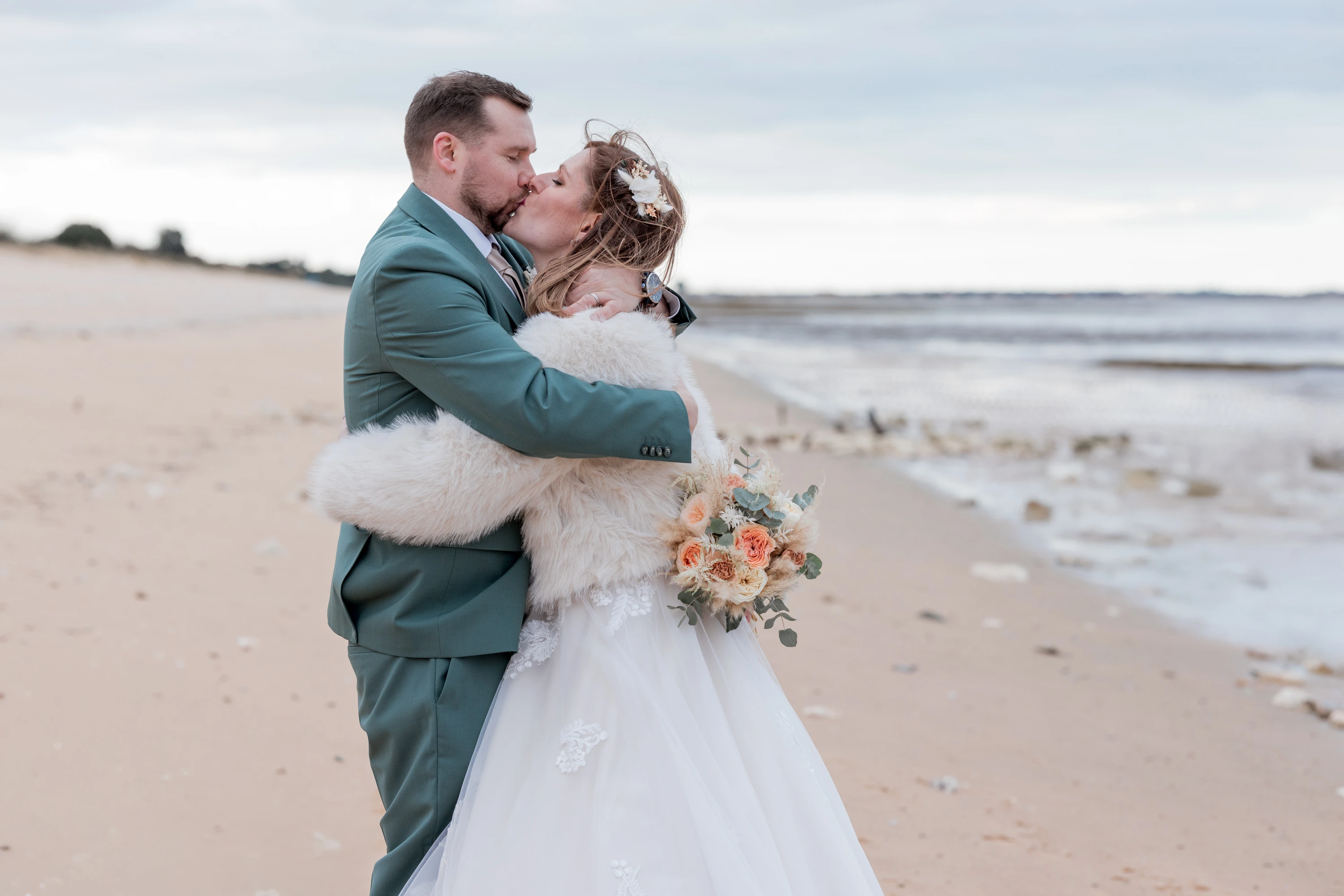 photos de couple mariage La Rochelle plage oleron