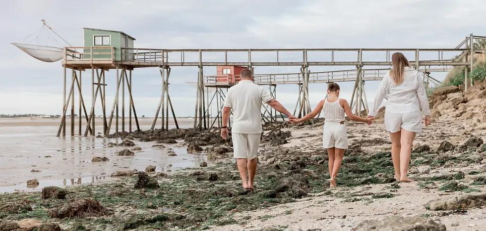 seance photo famille la rochelle fouras chatelaillon ile de re plage.webp