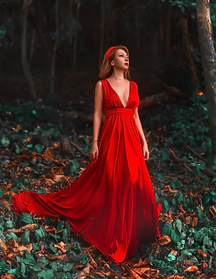 Bride and groom kissing – candid wedding USA