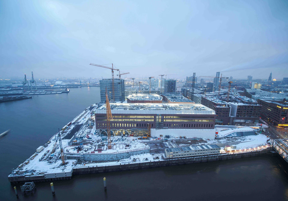 Westfield Überseequartier-Hamburg im Winter mit Schnee