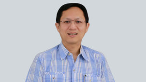 คำยืนยันผู้ใช้แว่นไอซอพติก : ทพ. อาทิพันธุ์ พิมพ์ขาวขำ - " แว่น ISOPTIK ใช้แล้วก็ติดตลอด ใส่สบายตา "