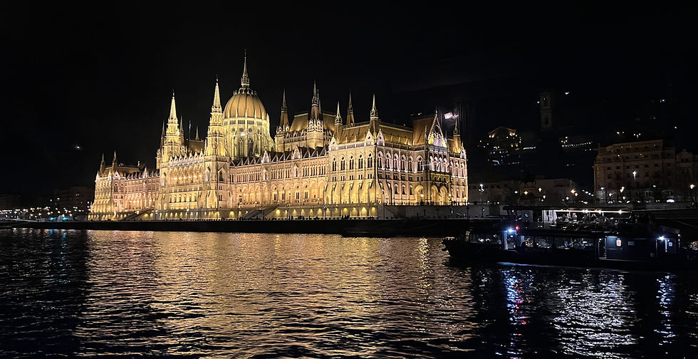 PARLAMENTO DE BUDAPEST DESDE EL DANUBIO