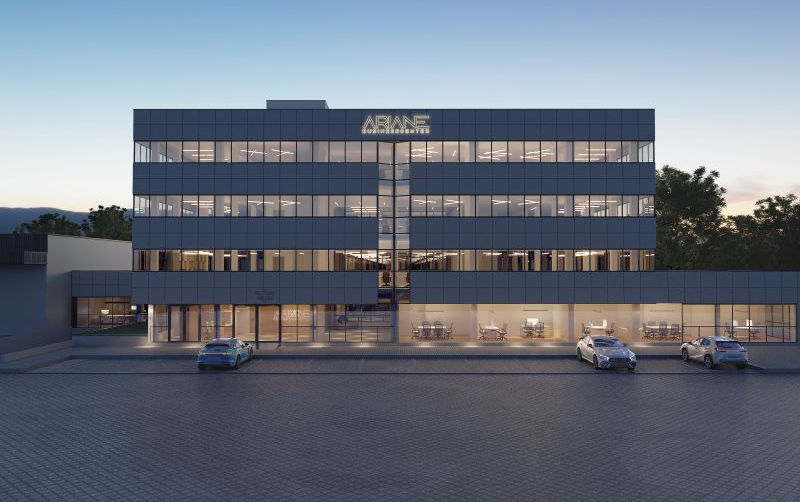Edifício de escritórios Ariane Business Center em Perafita, Matosinhos, Portugal, com arquitetura corporativa contemporânea e ambientes de trabalho modernos.