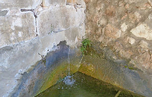 fountain-652011_1920.jpg