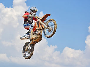 dirt-bike-2086046_1920.jpg