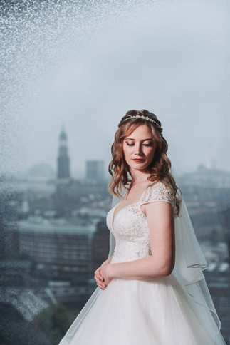 Braut Getting ready in The Westin Hotel in Hamburg