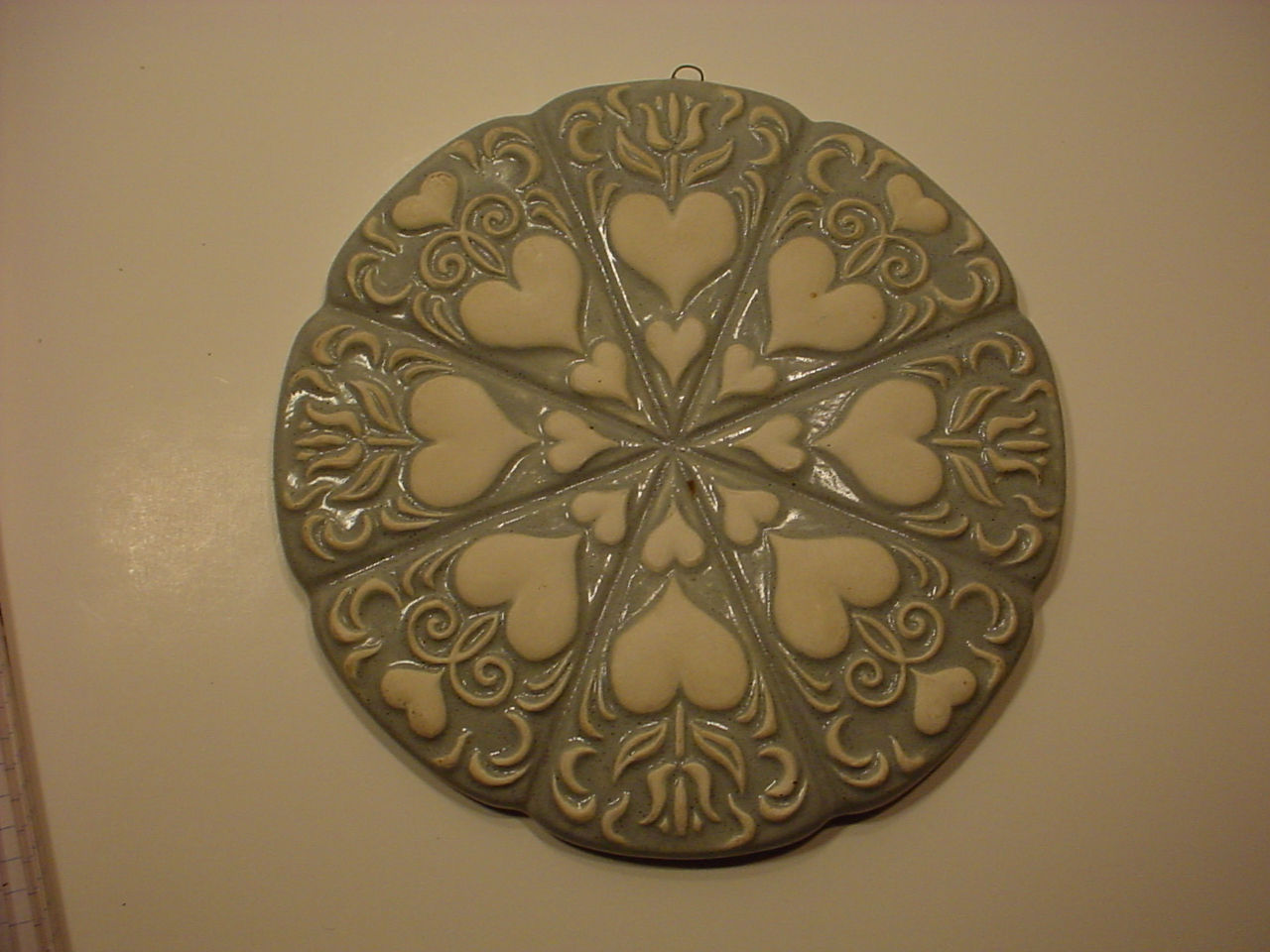 Ginger Bread Tile / Round with Hearts