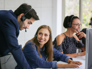 Boost call center agent performance with training, coaching, scorecards, and AI tools. Explore strategies to improve agent effectiveness.