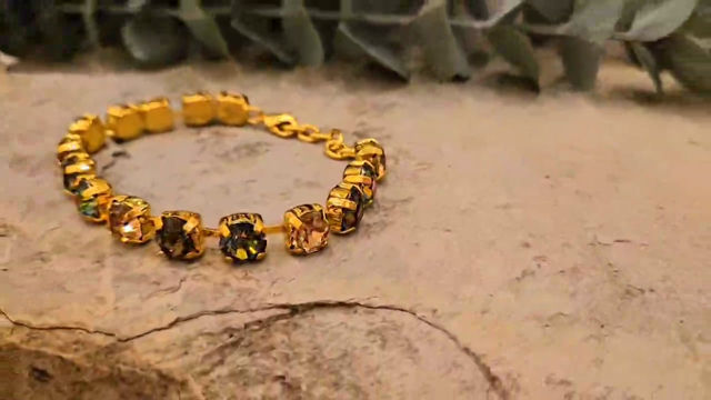 Miniaturbild: Armband mit Preciosa-Steinen, Skaveda