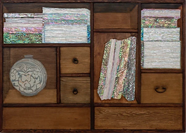 Kim Duck-Yong, Chaekgeori-Homing, 2021, Mother of pearl and mixed media on wood, 70 x 99 cm