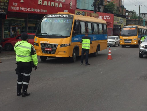 Após morte de mototaxista veículos do transporte alternativo passam por fiscalização em Manaus