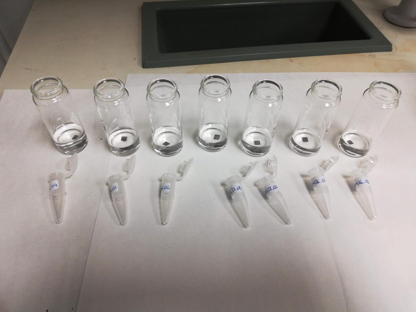 Some samples of FeRh metamagnetic material, ready to be analysed at the ALBA Synchrotron @ ICMAB-CSIC