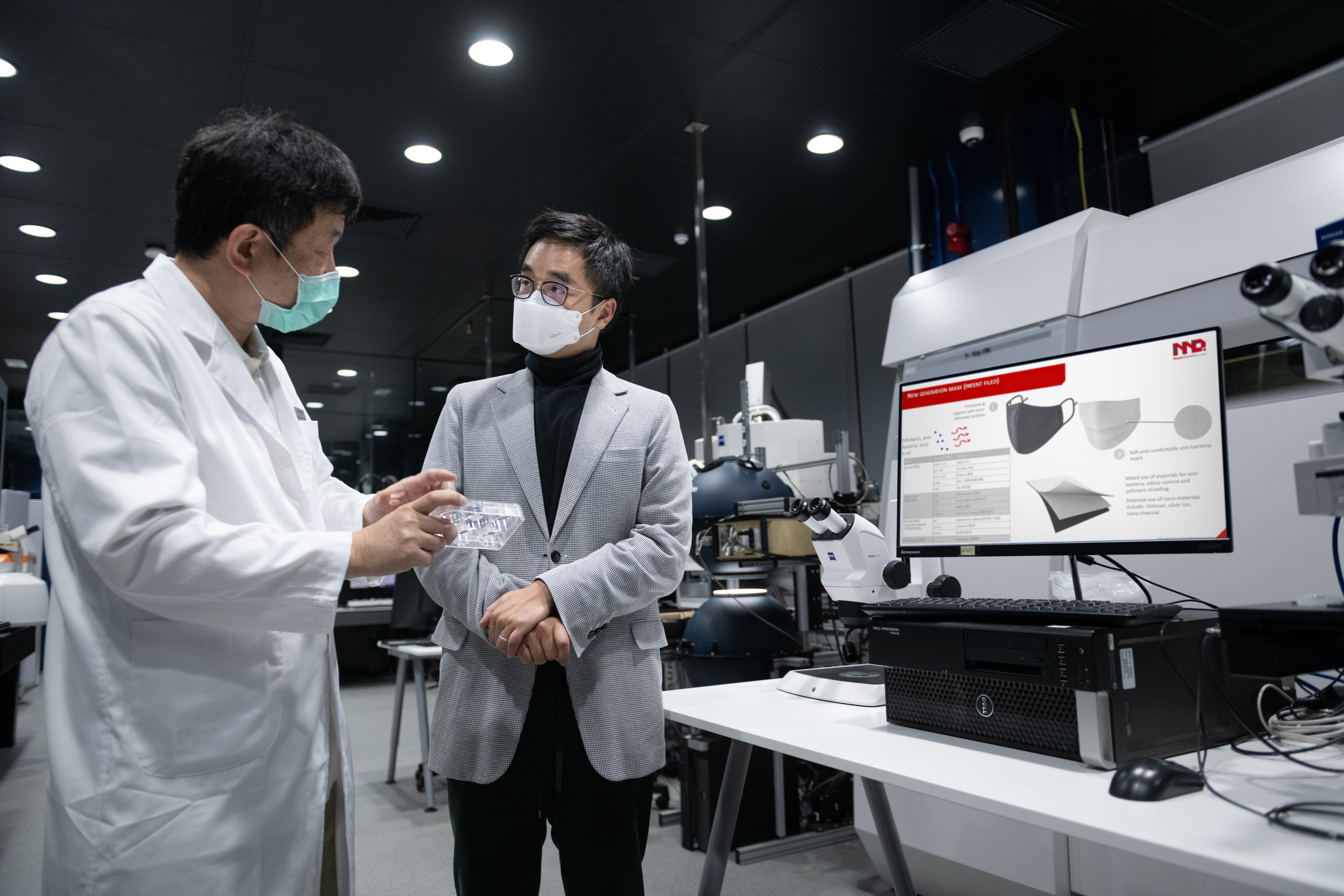 New World Development CEO Adrian Cheng (right) listened to Dr. Tom Kong, CEO of Master Dynamic about the characteristics of NanoDiamonds technology. The company’s goal is to transfer the antibacterial coating technology applied to jewellery to the non-woven material of surgical masks, thereby blocking and inhibiting bacteria and viruses @ New World Development Company Limited
