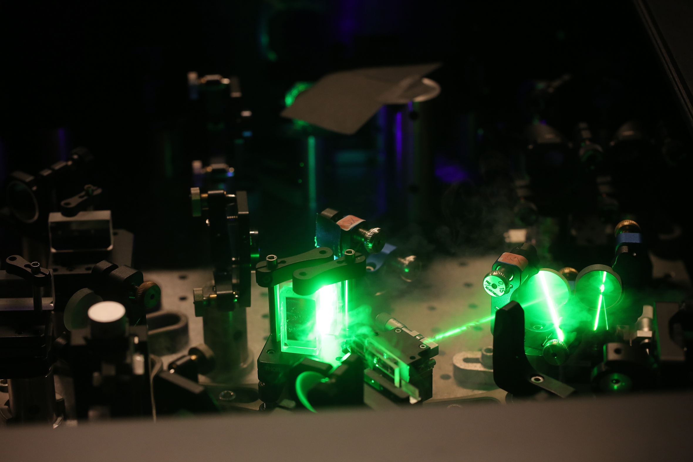 The research group "Ultrafast Nano-Optics" at the University of Oldenburg, Germany, investigates processes in the nanoworld using lasers that emit extremely short flashes of light. @ University of Oldenburg