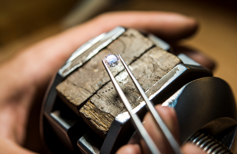 Supersensitive sensors can be made from compact ceramic resonators and defect ensemble (NV centers) in a diamond @ Shutterstock image