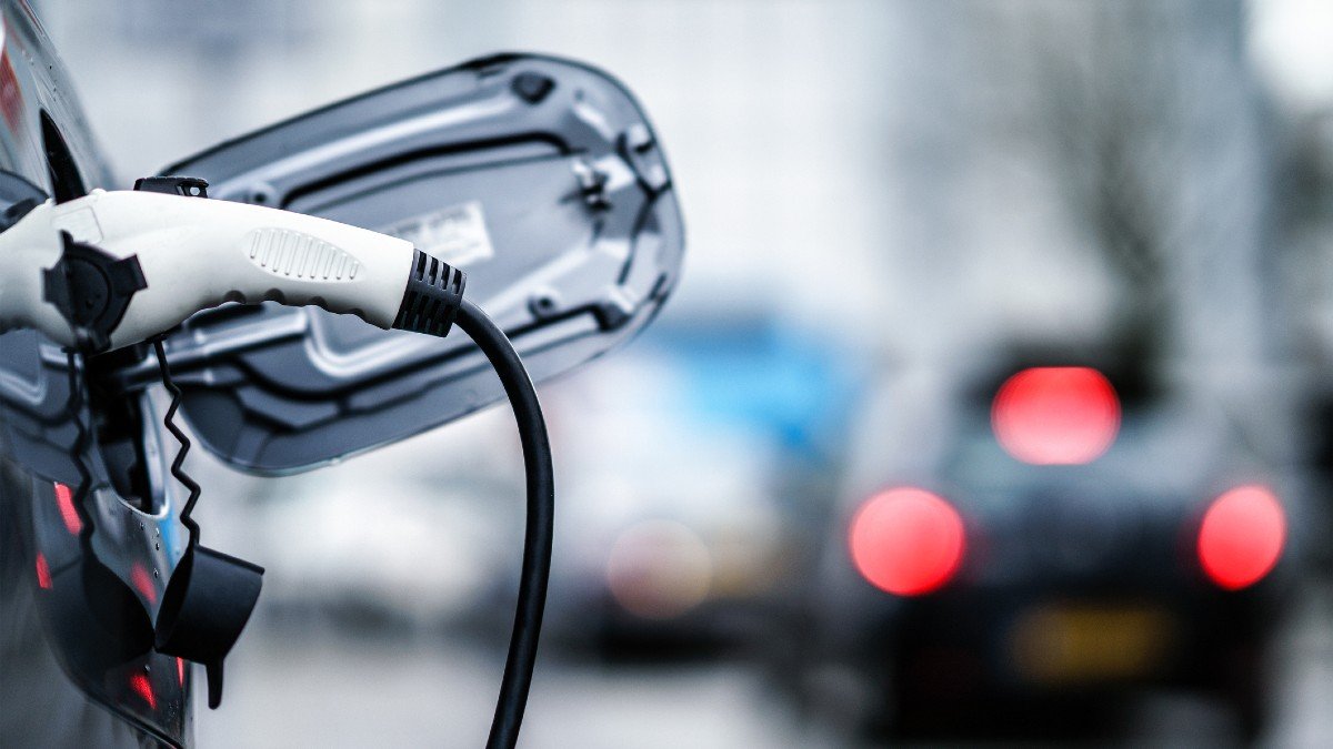 Experts from the University of Surrey believe their dream of clean energy storage is a step closer after they unveiled their ground-breaking super-capacitor technology that is able to store and deliver electricity at high power rates, particularly for mobile applications. @ Getty Image