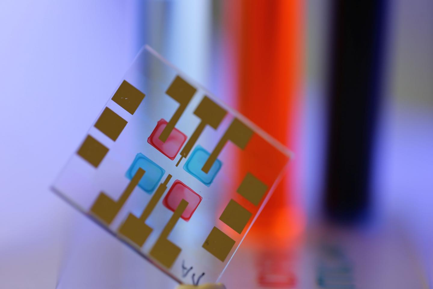 Color-selective organic light sensors produced by inkjet printing with semiconducting inks. @ Noah Strobel, KIT