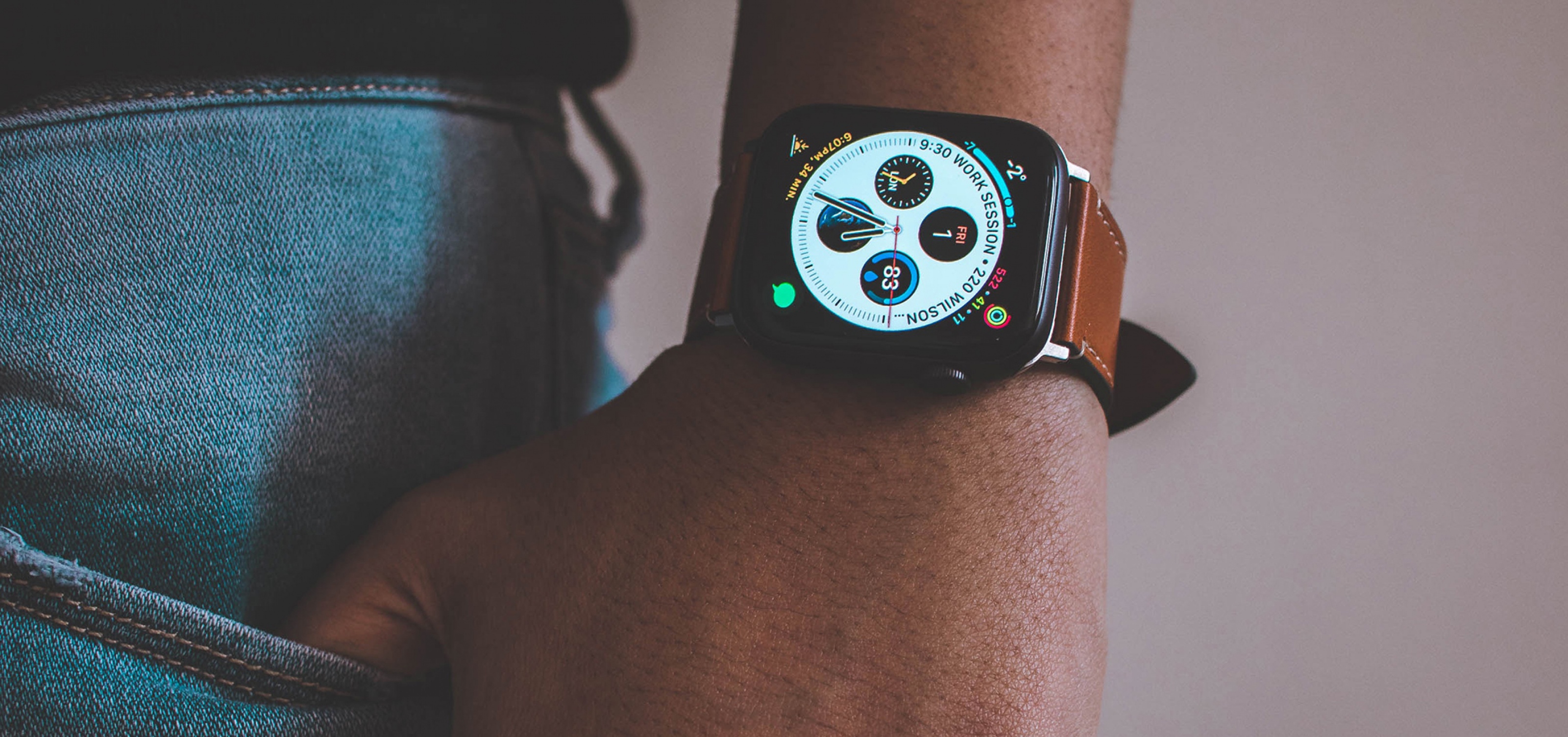 The adoption of wearable electronics is limited by their need to derive power from bulky, rigid batteries that reduce comfort.@ Unsplash/Nadine Shaabana