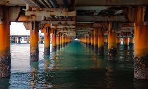 Rust is a common problem on infrastructure, but new research shows that when it's combined with salt water, it can also be a source of electricity. @ Morteza Akhnia/Unsplash