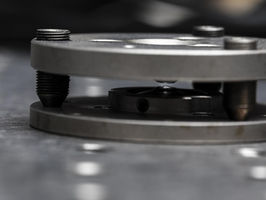 Bottom-up approach can synthesize microscopic diamonds for bioimaging, quantum computing