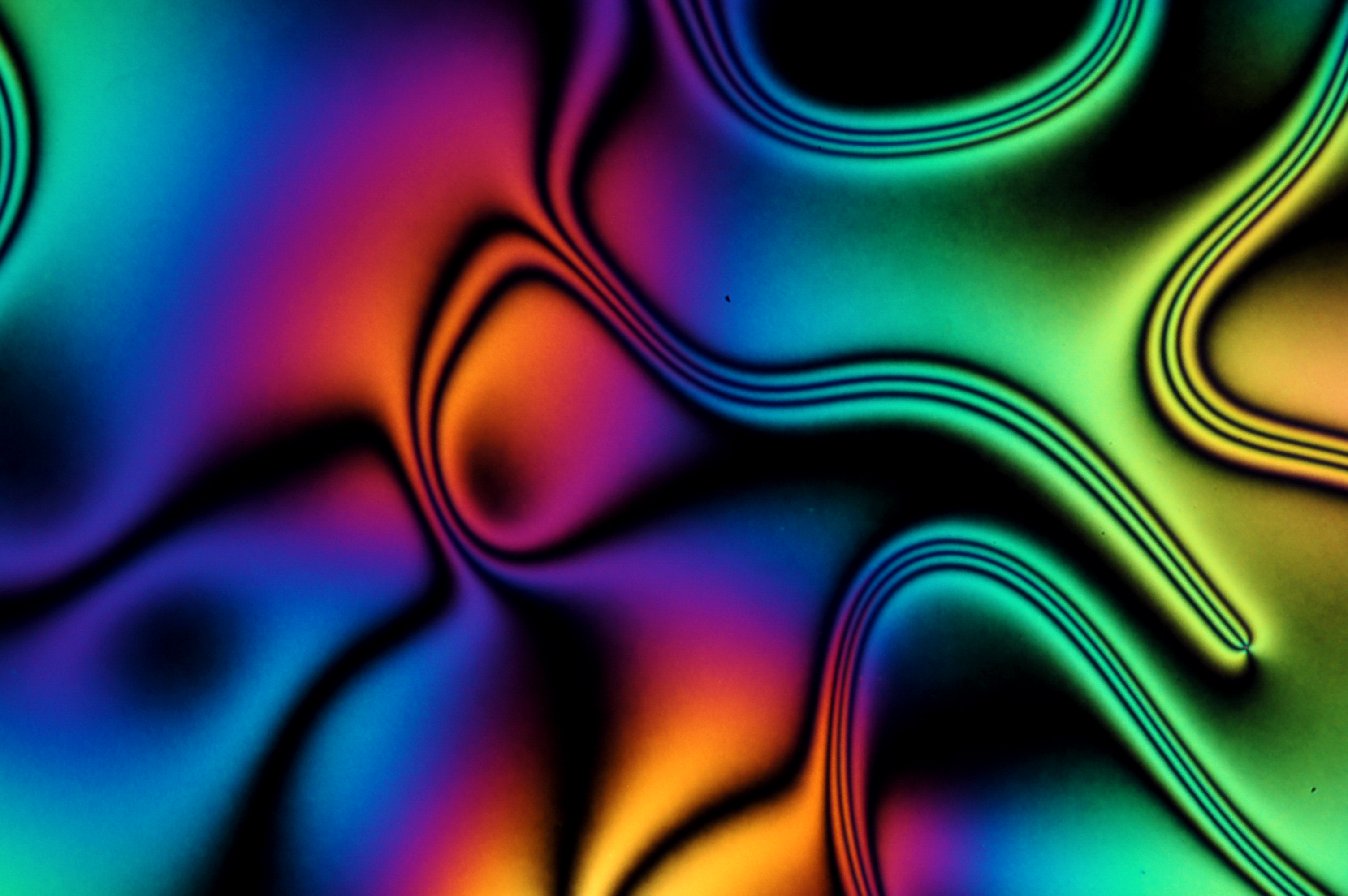PME scientists and engineers have developed a way to stretch and strain liquid crystals to generate different colors. This could be applied in smart coatings, sensors, and wearable electronics. (Image courtesy of Oleg Lavrentovich, Liquid Crystal Institute, Kent State University)