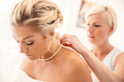 Hochzeitsfotograf Magdeburg - natürliche Hochzeitsfotos, Getting Ready, professioneller Hochzeitsfotograf