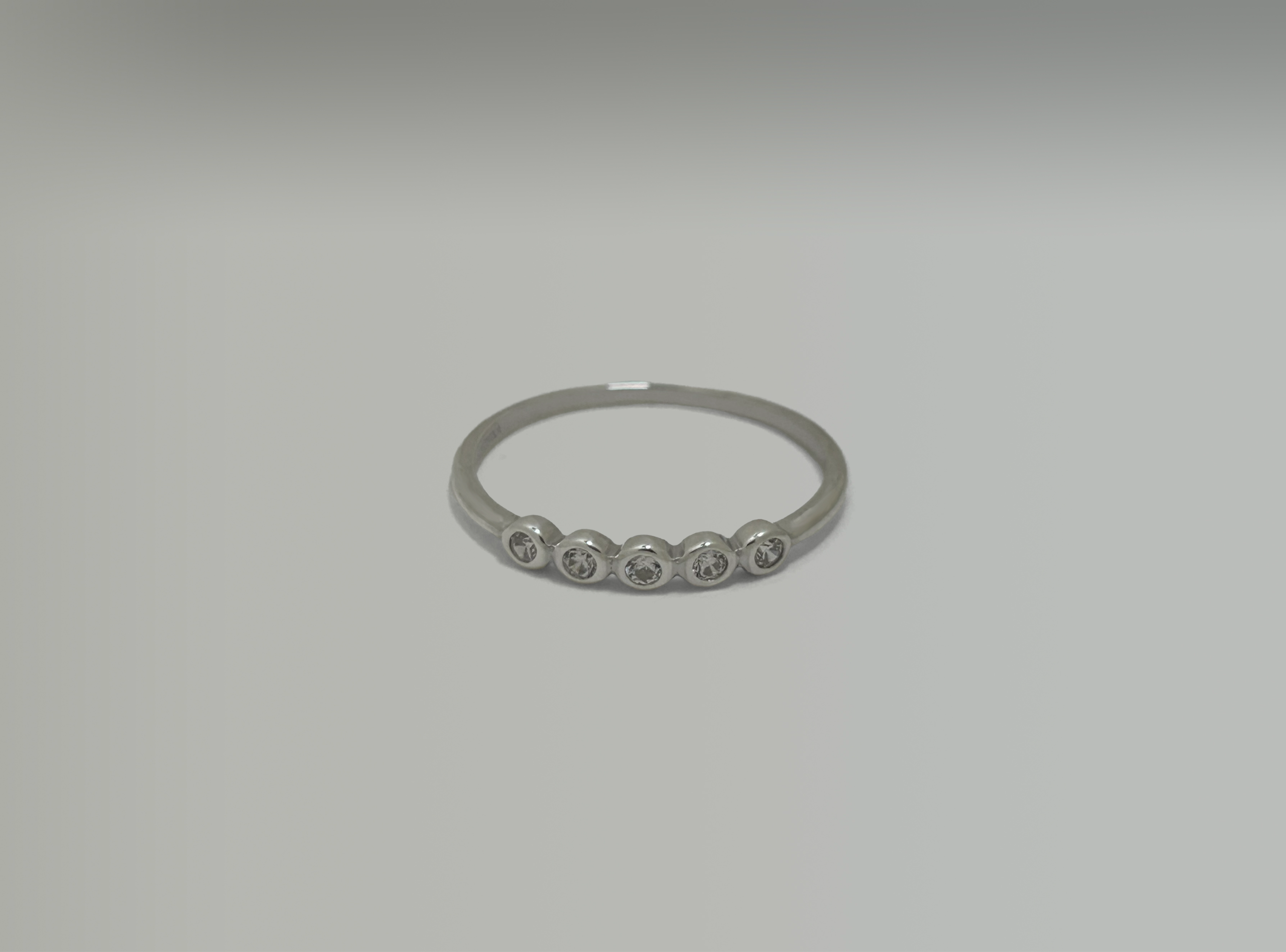 Sterling Silver 5 Stone CZ Ring Size 8¼ (US)