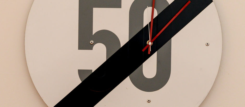 VERKEHRSZEICHEN UHR