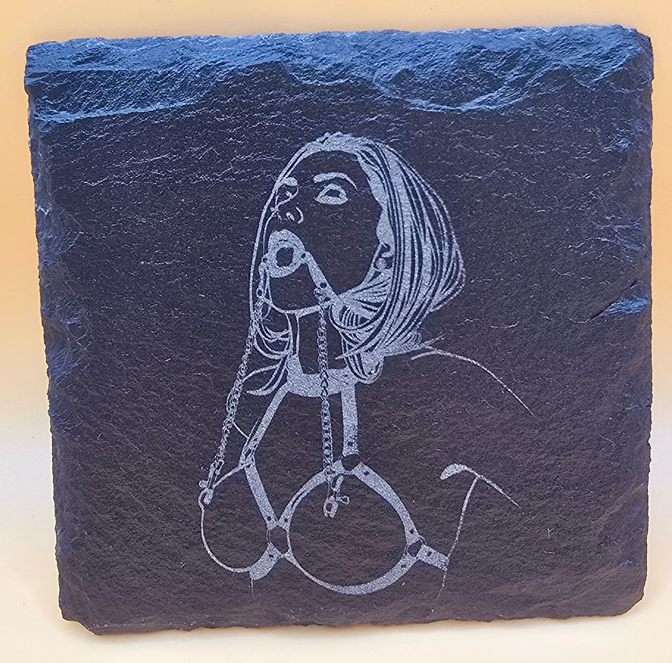 Miniaturbild: 🖤 Femina Nocturna – Schattenhafte Silhouetten auf Schiefer (10×10 cm)